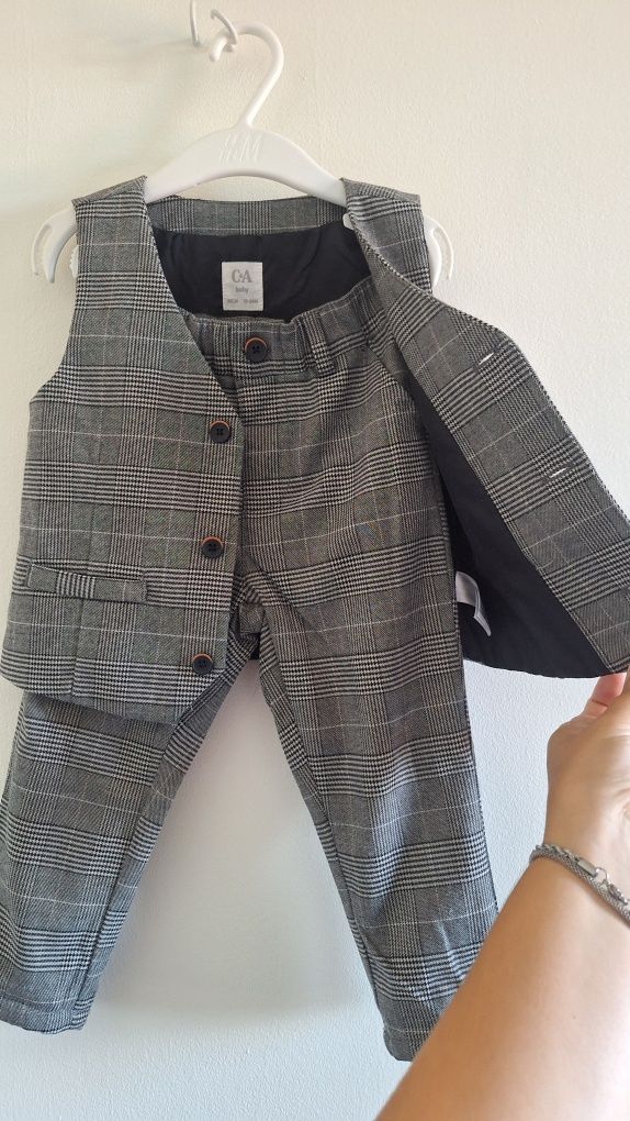 Conjunto Fato Menino (calças e colete)

Comprado na C&A

Tamanho 18 -