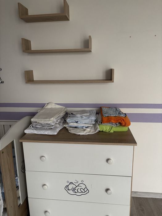 Łóżeczko z komoda i przewijakiem