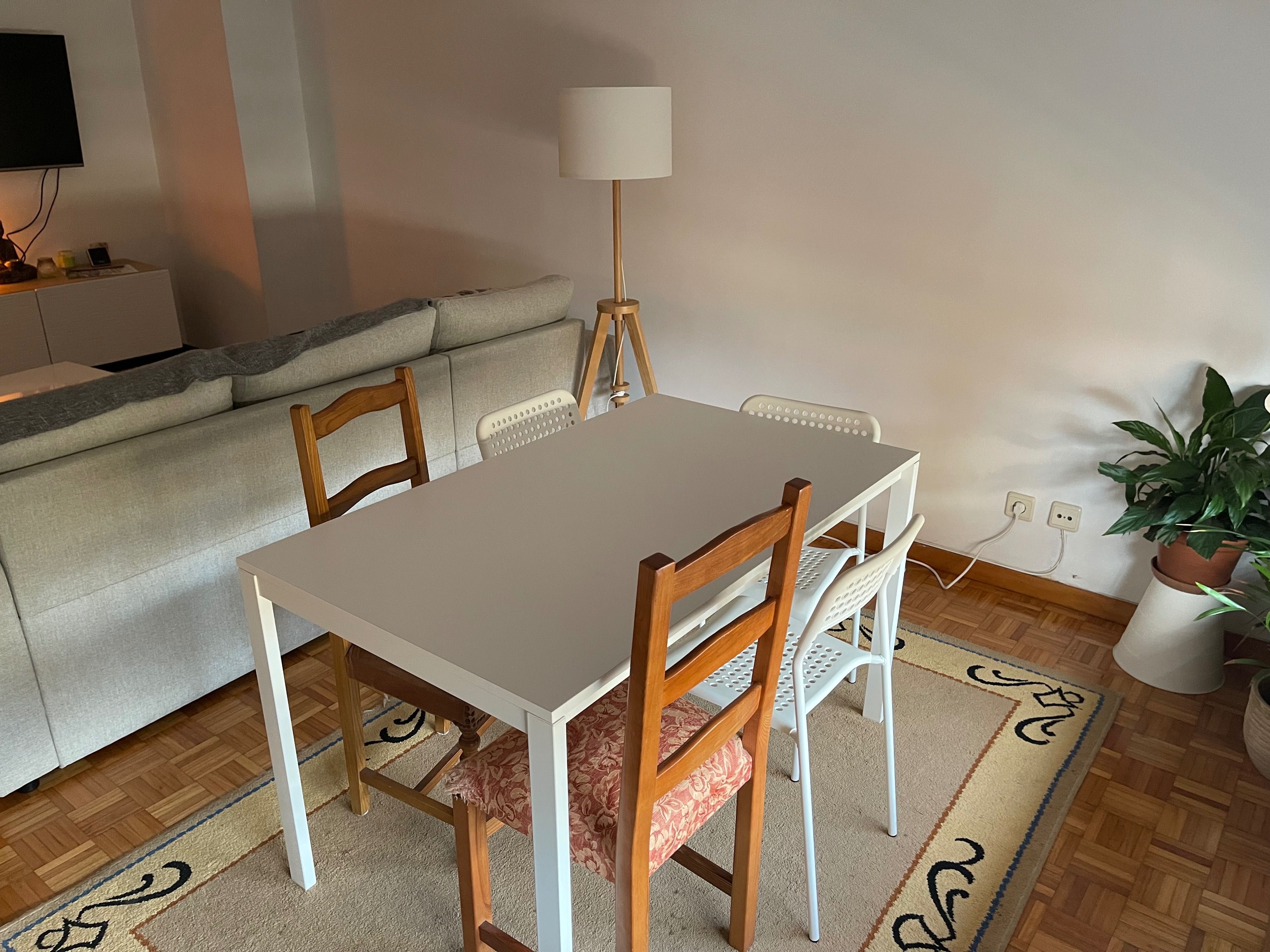 Quarto num apartamento T3 junto ao metro (Tudo incluído)
