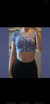 Urocza koszulka w kwiatki crop top rozpinany