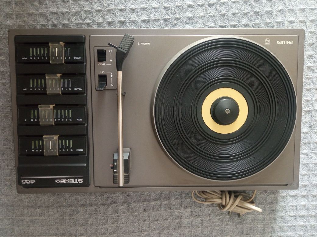 Gramofon Philips 400 Stereo z głośnikami - opis.