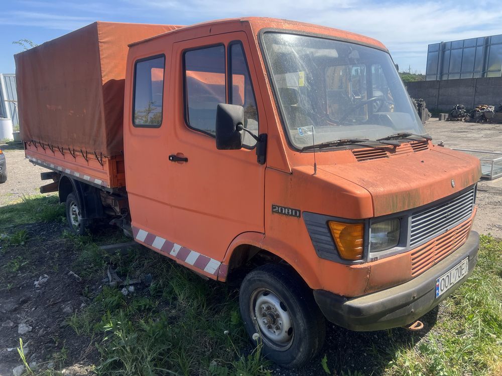 Mercedes 208 D Kaczka, duża kabina, plandeka