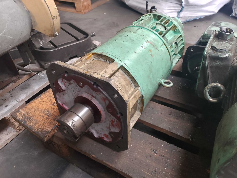 Silnik Prądu Stałego Prądnica Generator Motoreduktor Vem 8,8 KW 210V