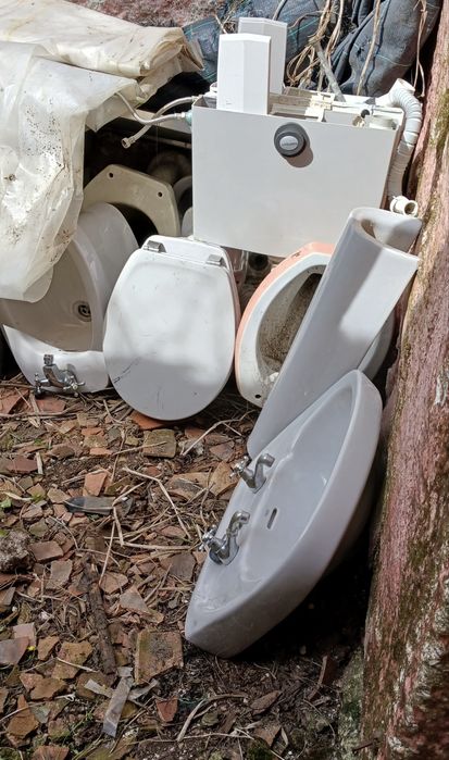 Sanitas, tanques de sanita, lavatórios e bidés