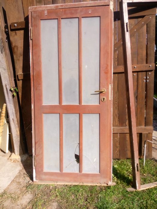 Drzwi wewnętrzne zdemontowane.