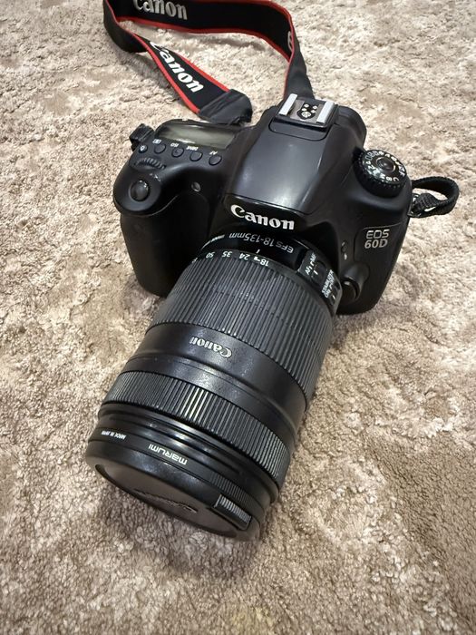 Canon EOS 60D + об’єктив 18-135 мм IS