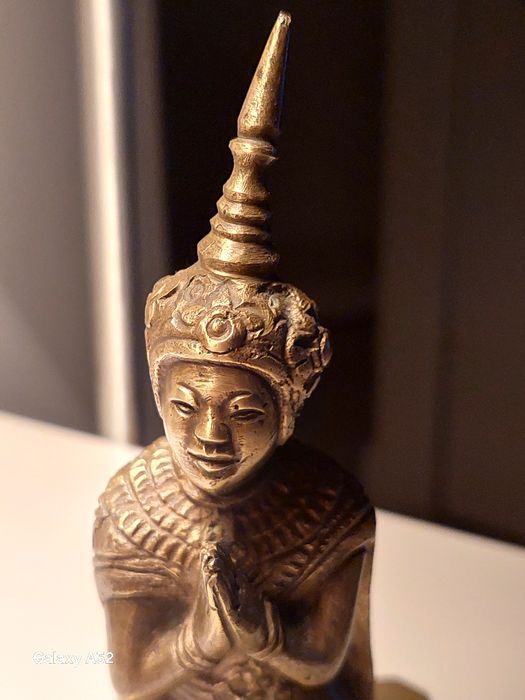 Figurka , rzeźba Budda , brąz lub mosiądz piękna , ciężka  solidna