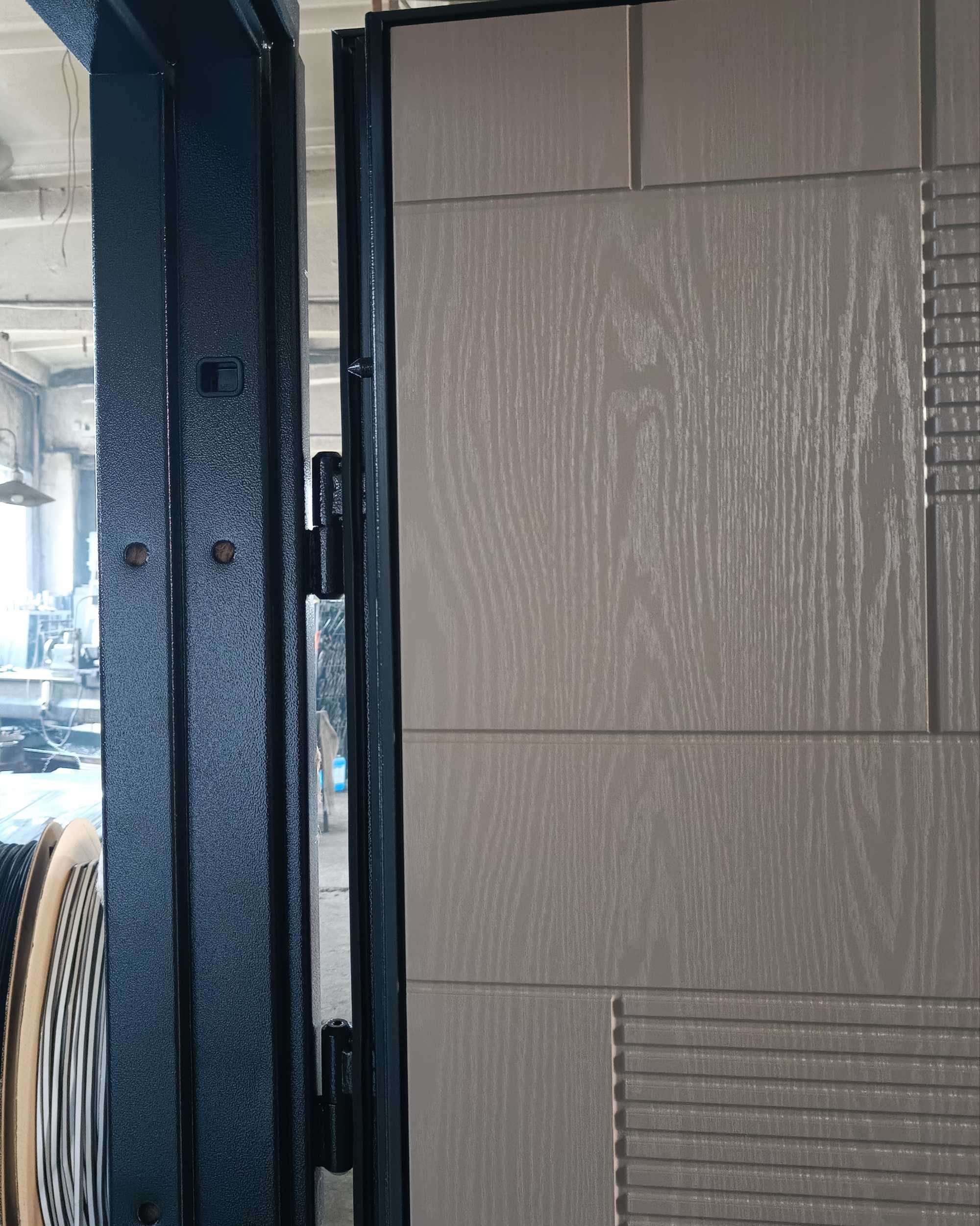 Трьохконтурні металеві двері криворізького виробника