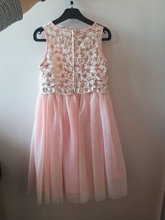 Sukienka rozmiar. 140