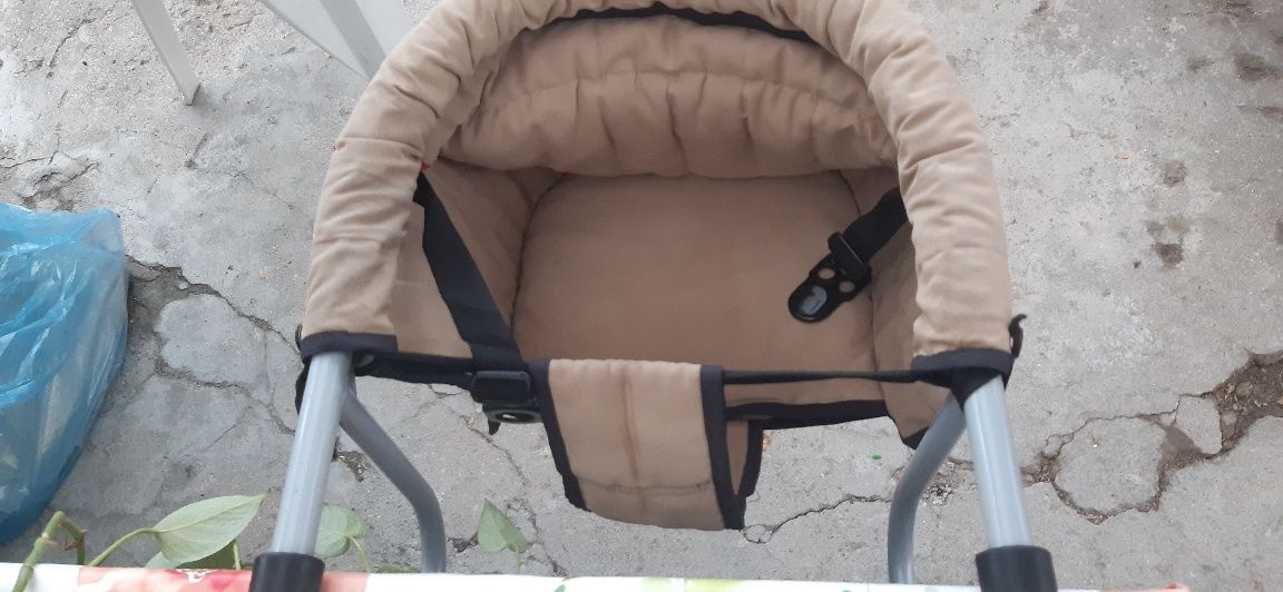 Cadeira de mesa para bebé
