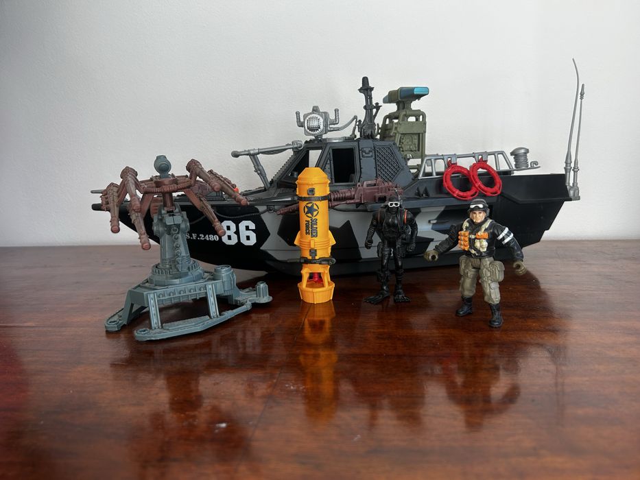 Statek zabawkowy z serii True Heros Sentinel1