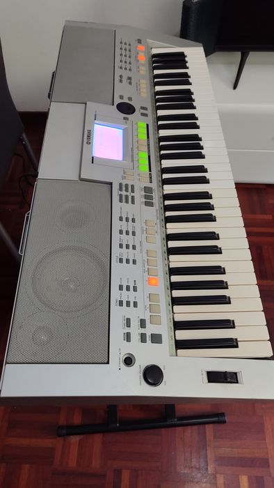 Teaclado arranjador yamaha psr s500 em perfeito estado