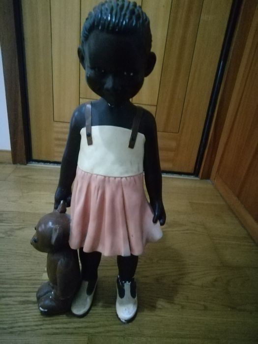 Casal de meninos em gesso