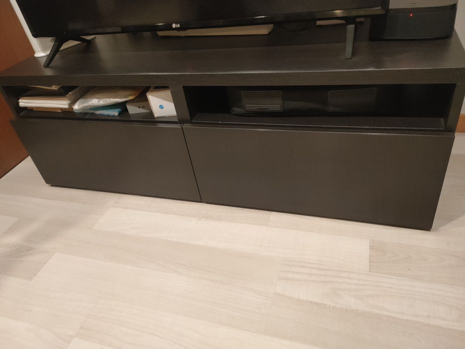 Móvel TV preto muito bom