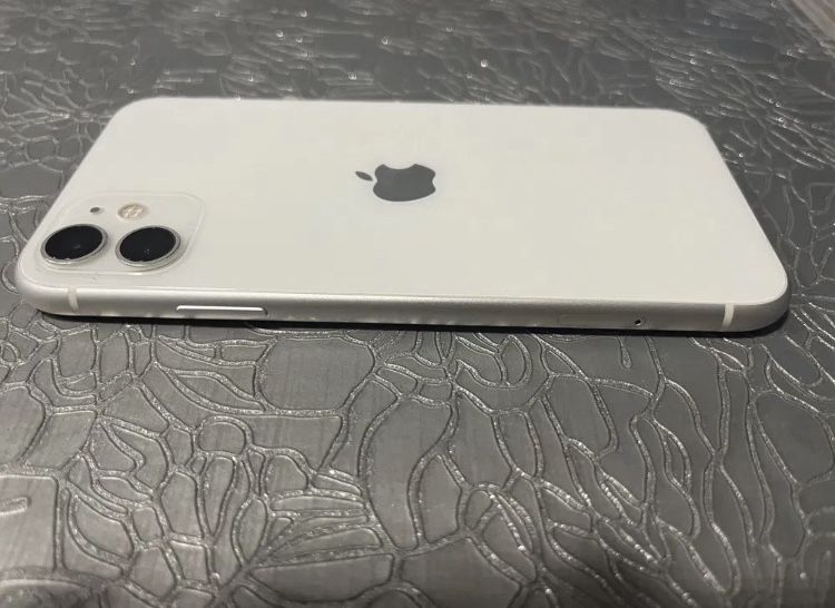 Продам IPhone 11/64GB