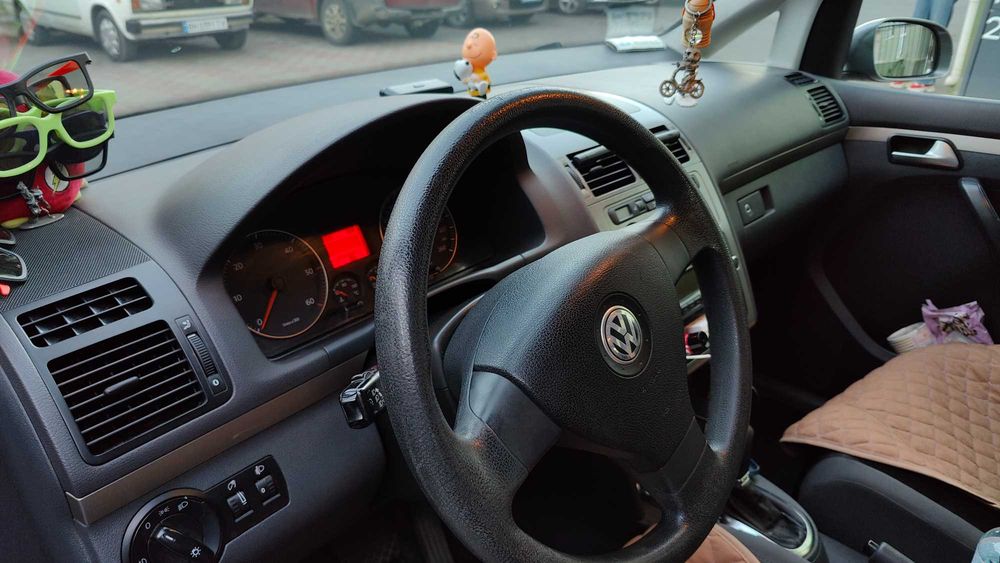 Volkswagen Touran 2009 р. • 2.0 TDI • Автомат