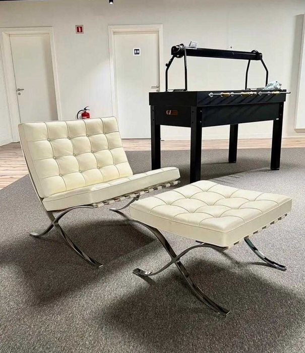 Cadeirão Knoll Barcelona com mesa