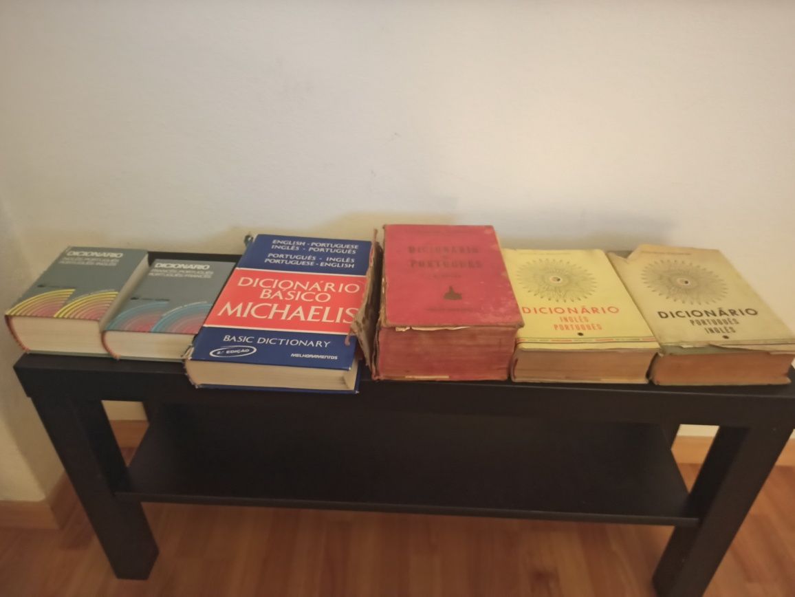 Dicionários escolares antigos
