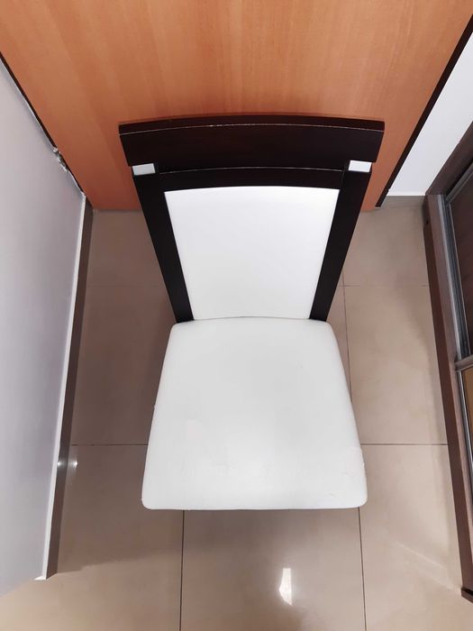 Sprzedam komplet 6 krzeseł do stołu – eleganckie, idealne do salonu