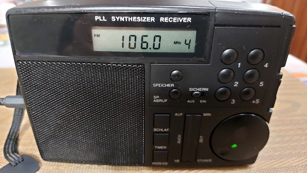 Продам радиоприёмник с FM, чистокровный немец, в хорошем состоянии