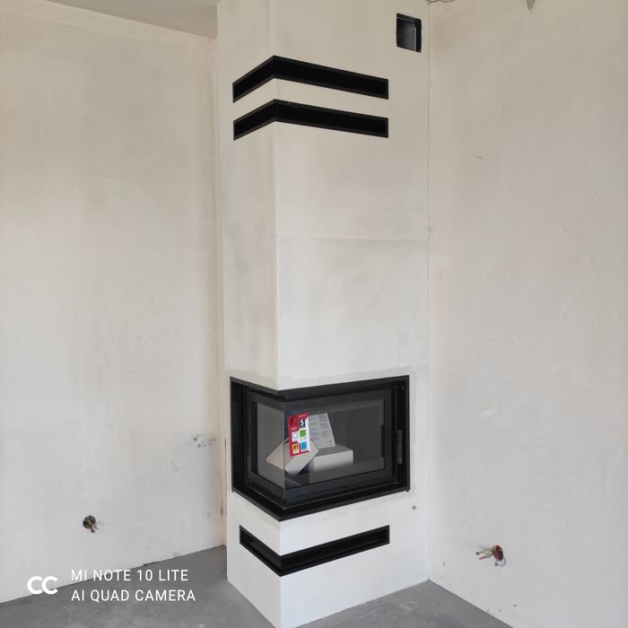 Kominek z szybą boczną narożny kominki