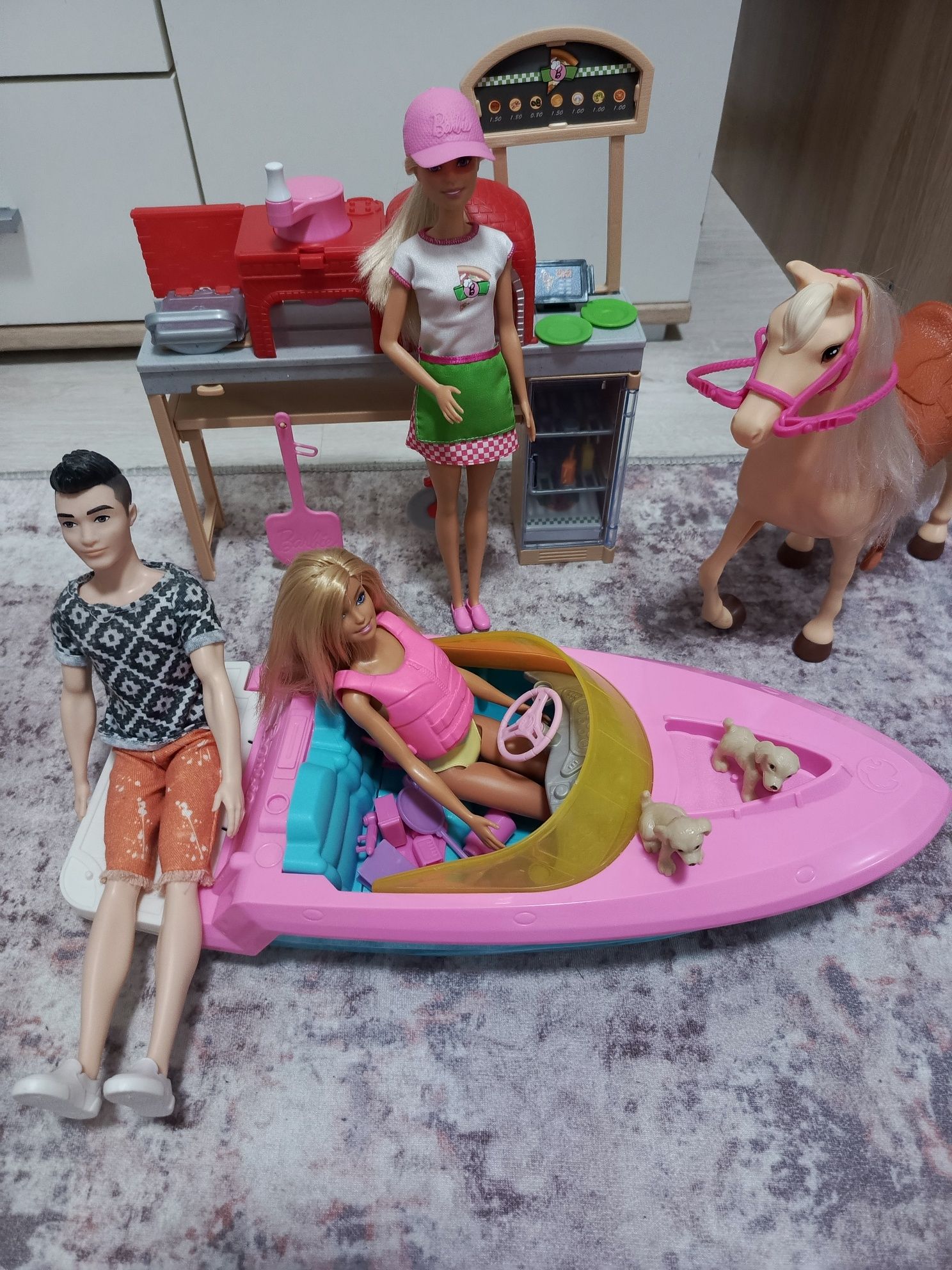 Barbie łódka, pizzeria i koń Mattel