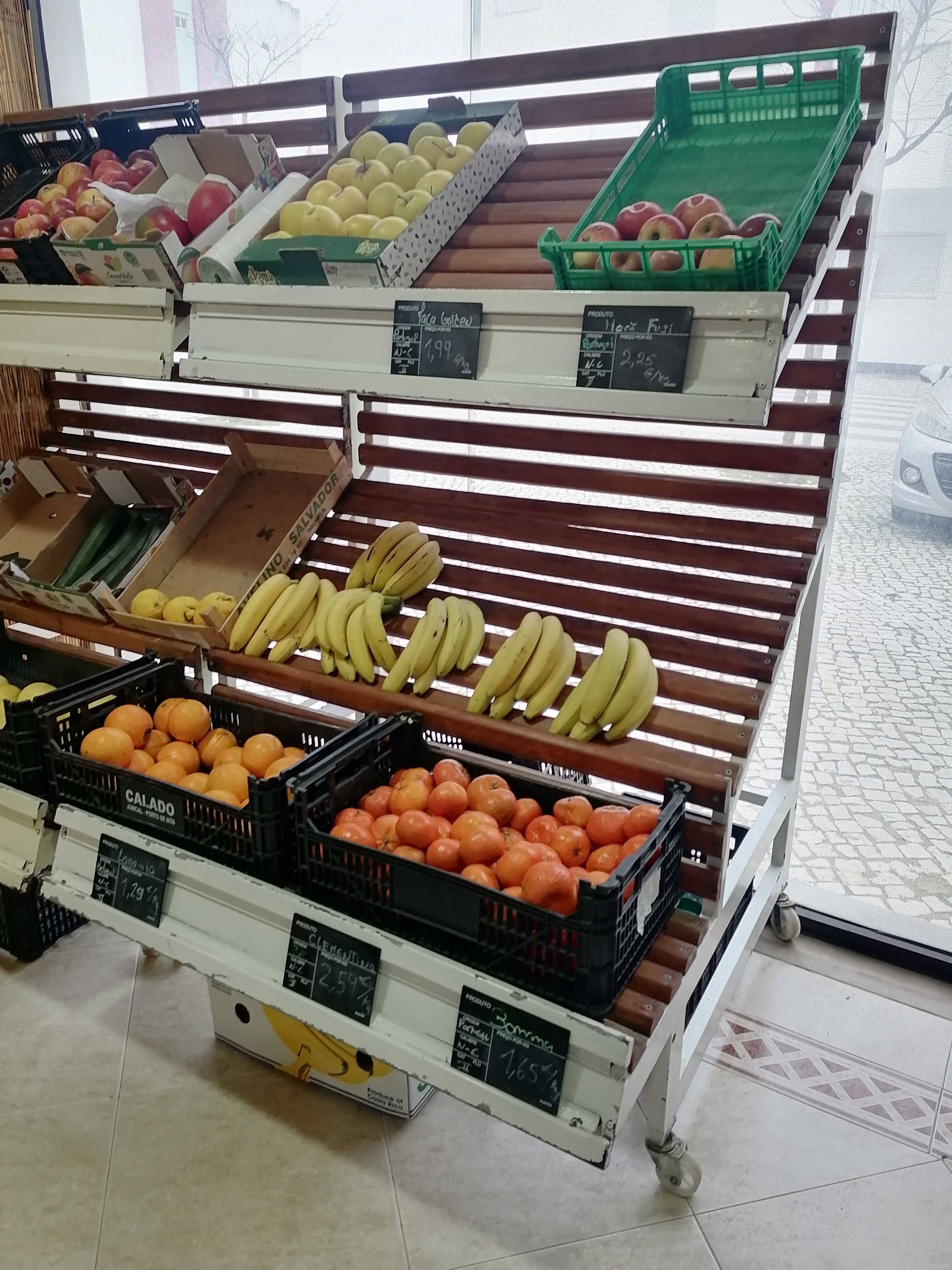 2 Expositores com rodas para frutas e legumes
