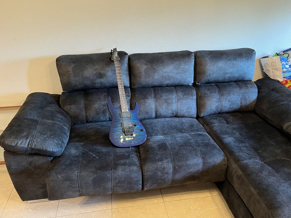 Sofá preto chaise-lounge