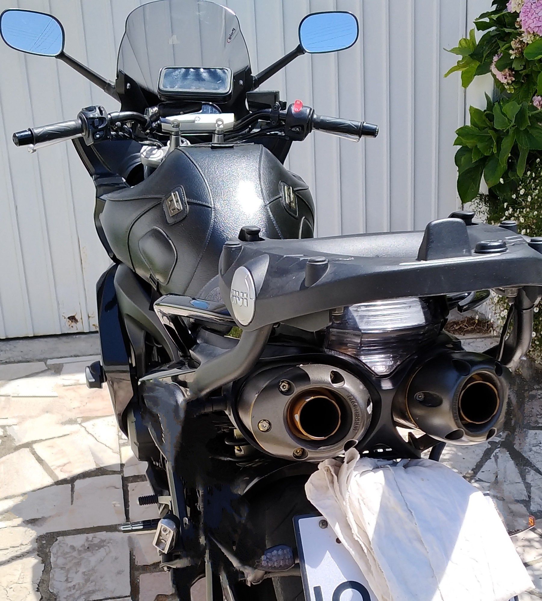 Yamaha FZ6 S2 Black Edition ABS + material