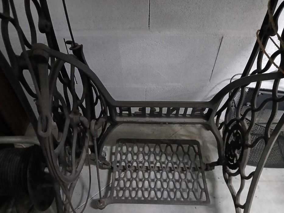 Máquina de costura antiga SINGER