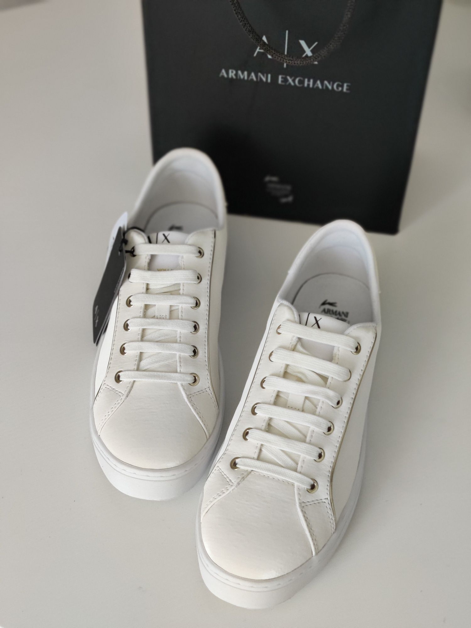 Молочні кеди від Armani Exchange розмір 40