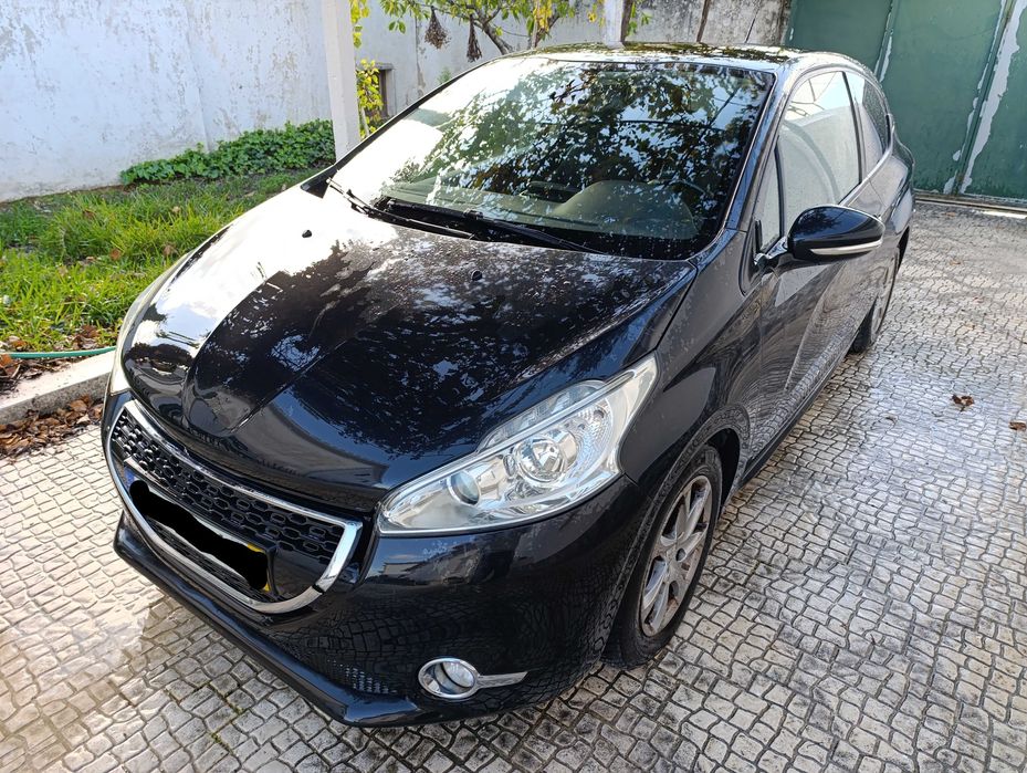 Peugeot 208 1.6 HDi (2012)