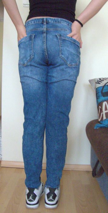 Spodnie jeansowe z przetarciami Resrved rozmiar 32/S