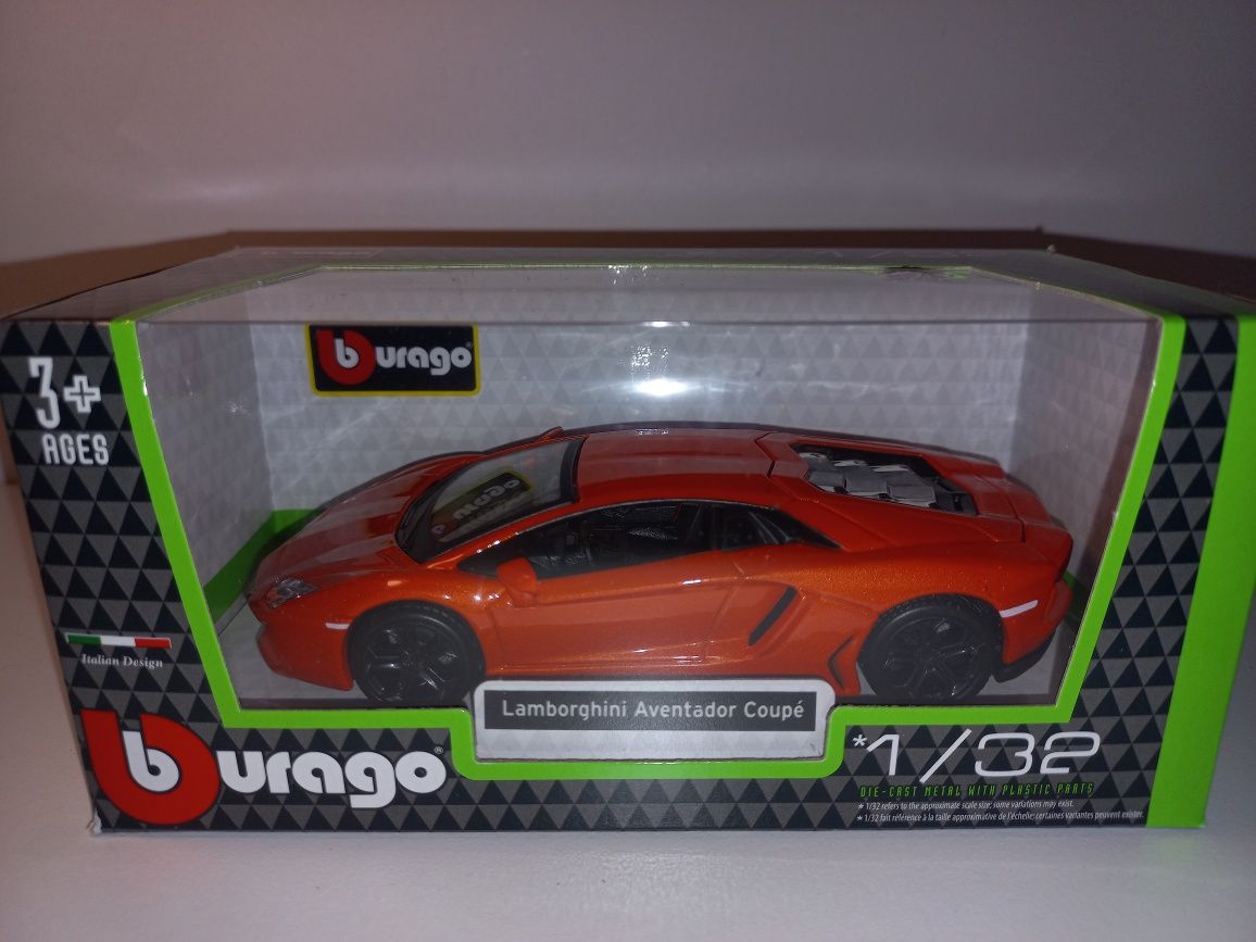 Bburago Lamborghini Aventador Coupe, skala 1:32