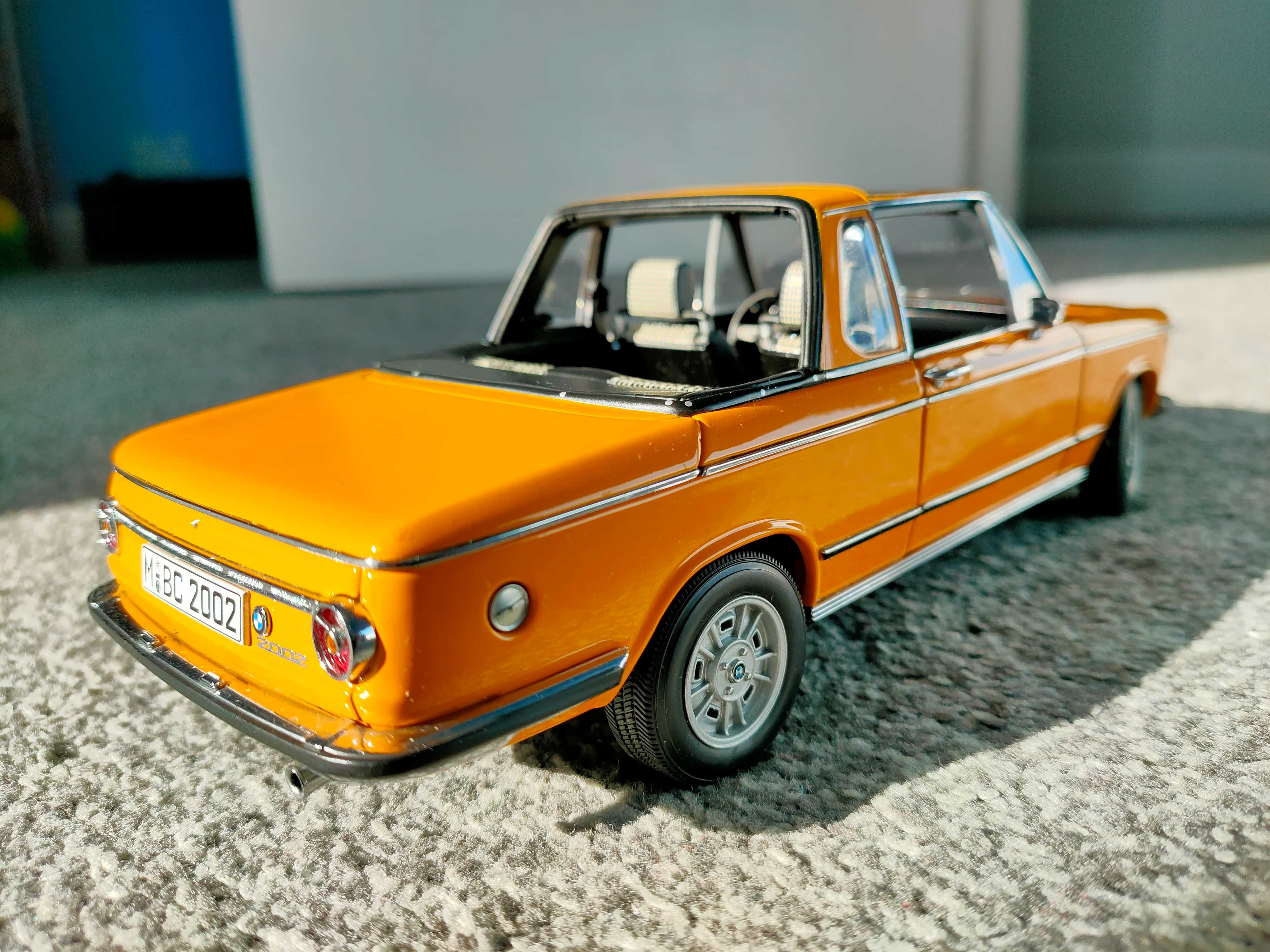 BMW 2002 Baur Cabrio dealer edition orange 1:18 Autoart