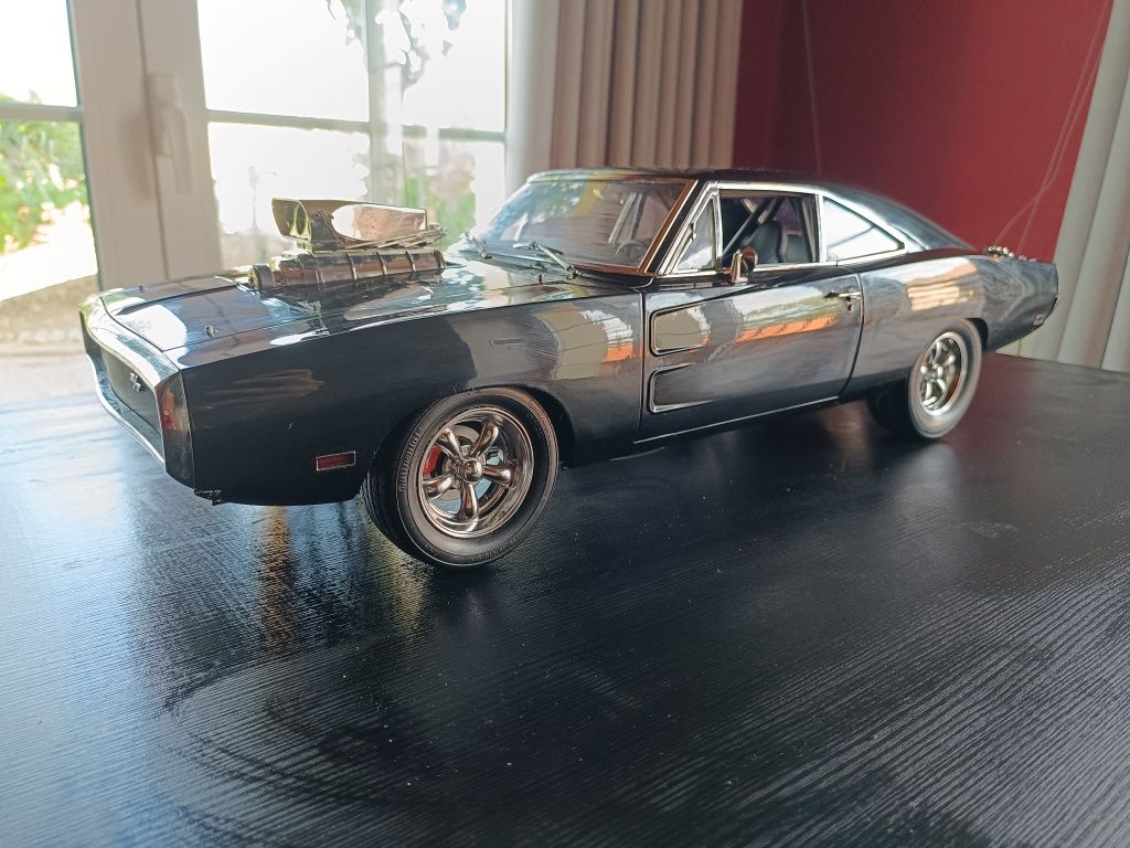 Dodge charger R/T 1/8 coleção