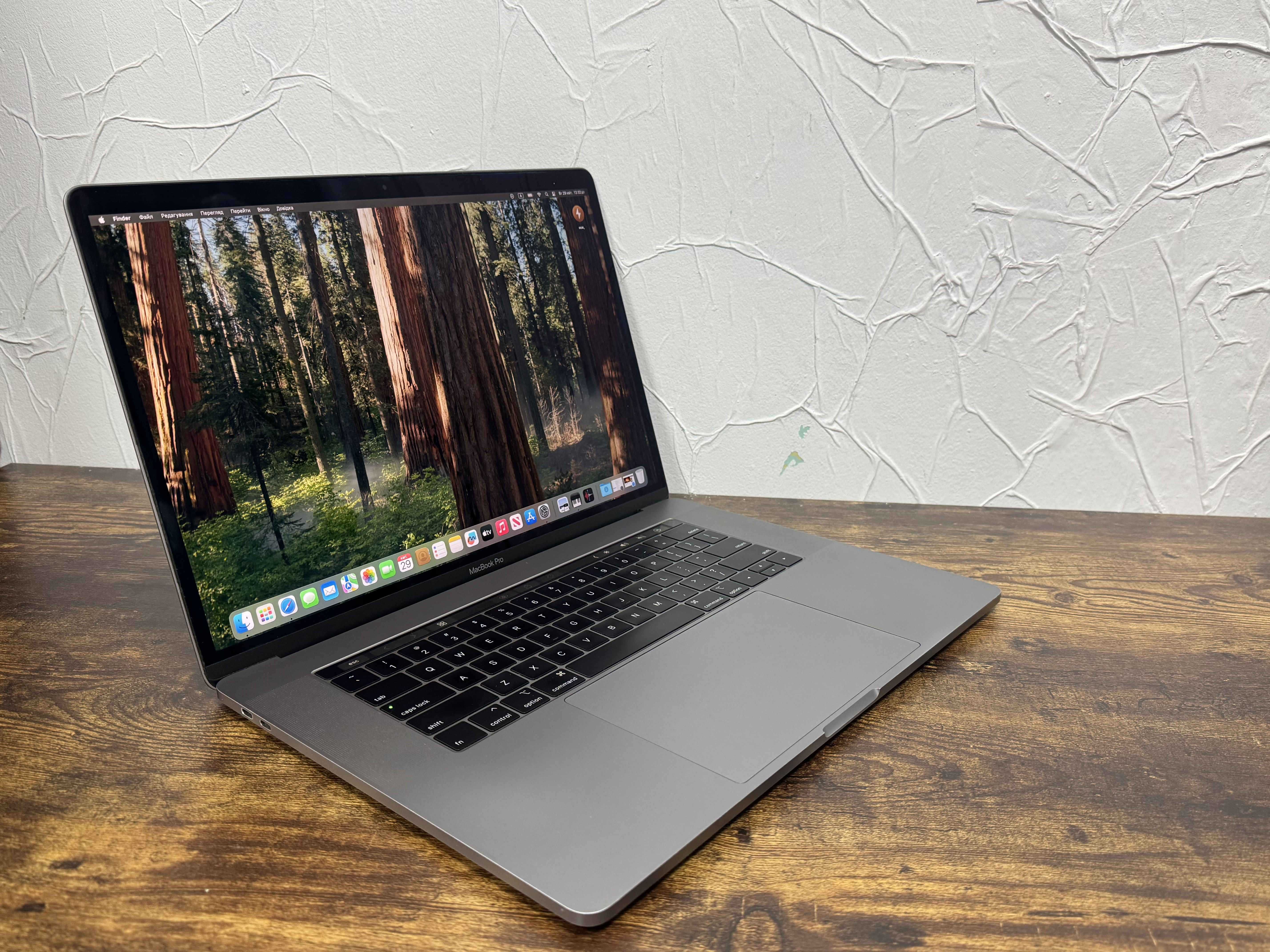 MacBook Pro 15" (2018) Retina – i7-8850H, 16GB RAM, 512GB SSD