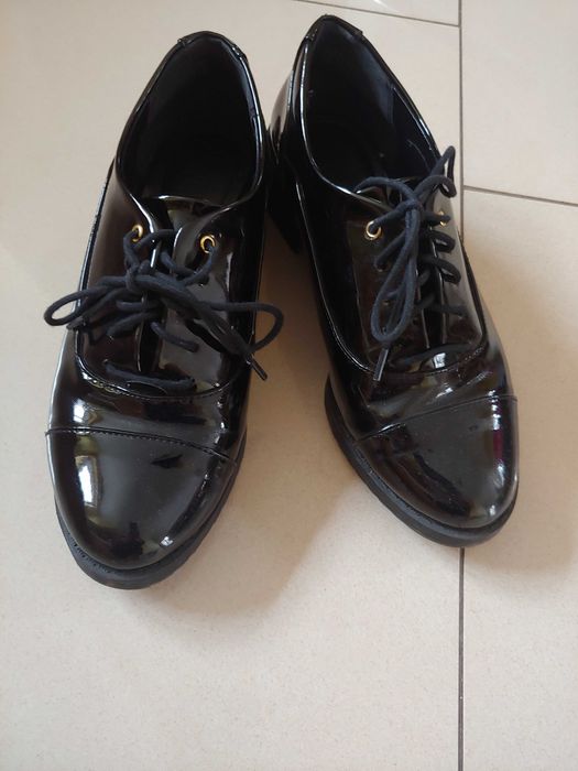 Połbuty damskie lakierowane. Principles 37