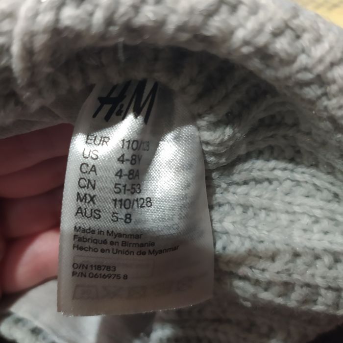 220-> czapka szara na podszewce srebrna nić 110/128 4-8Y H&M
