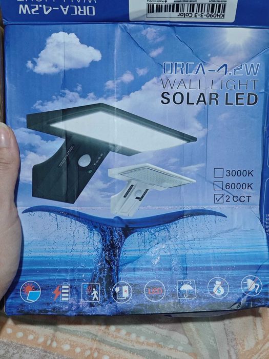 Luz exterior com painel solar