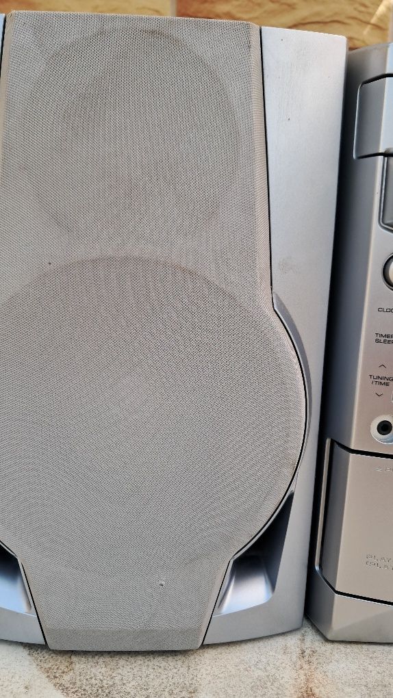 Музичний центр SHARP CD -E200H.