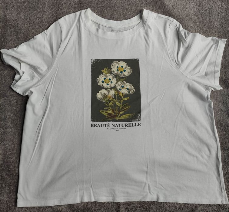 Biały t-shirt z aplikacją