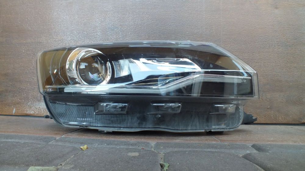 Lampa przednia Xenon Skoda Rapid Lift 5Jb 941 016C