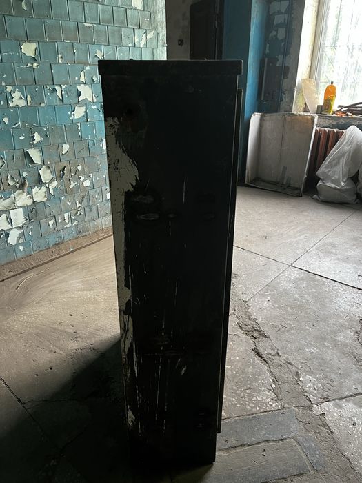 Силовой шкаф советский тяжелый
