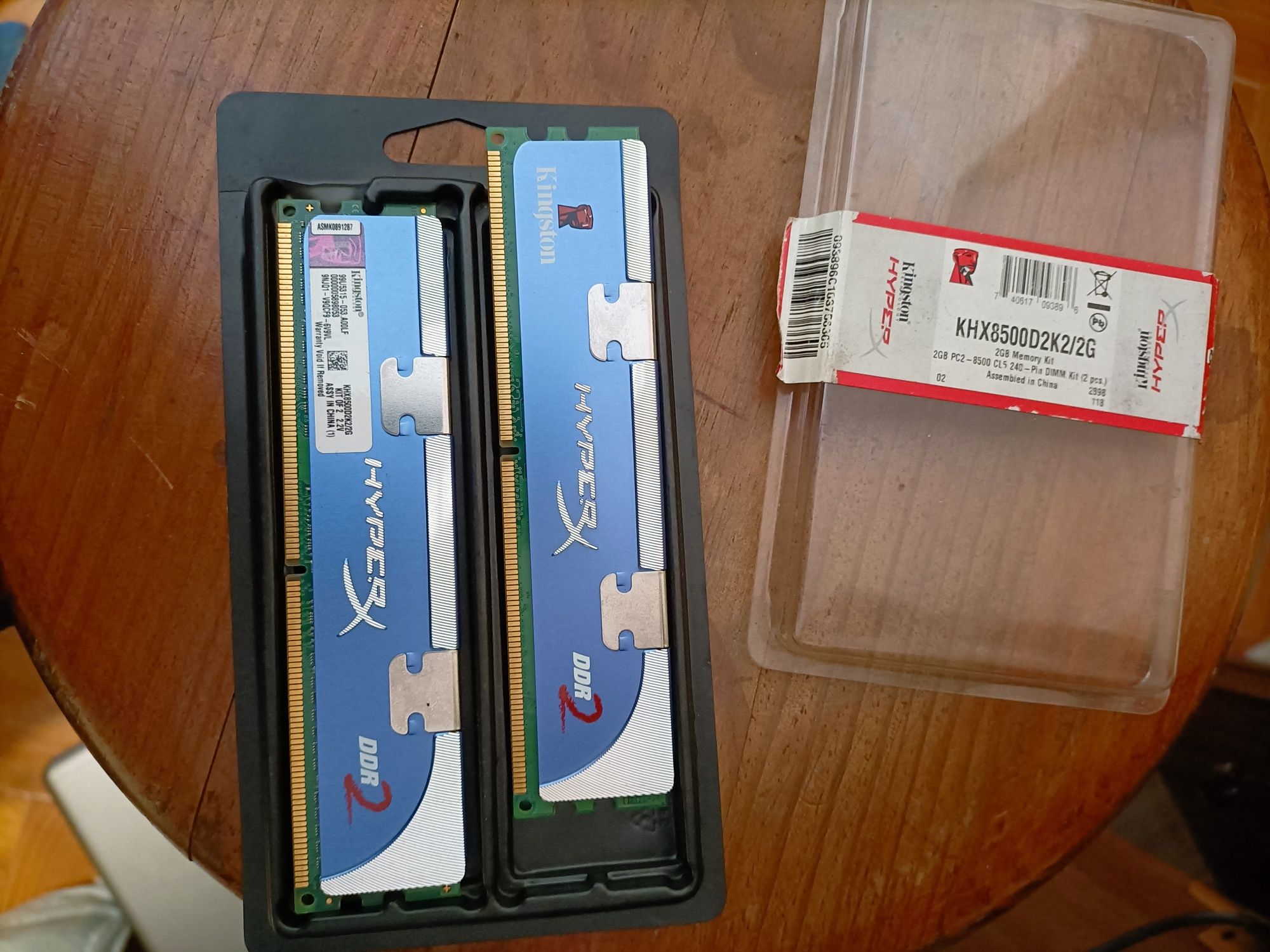 Memória RAM 2GB Kingston HyperX DDR2 (Kit Dual Channel - 2x1GB)