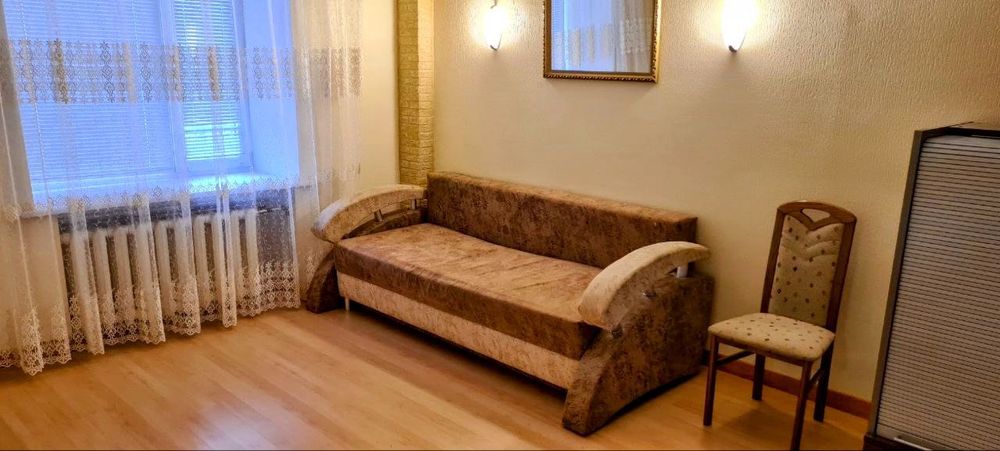 Сдам БОЛЬШУЮ 2х комн. внизу Ул. РАБОЧАЯ.  С ремонтом