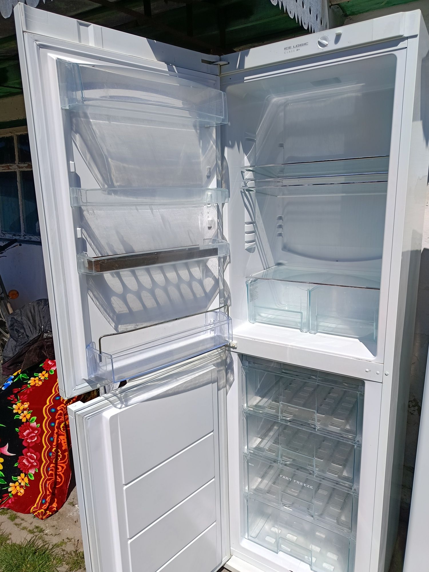 Продам робочий холодильник Snaige в чудовому стані