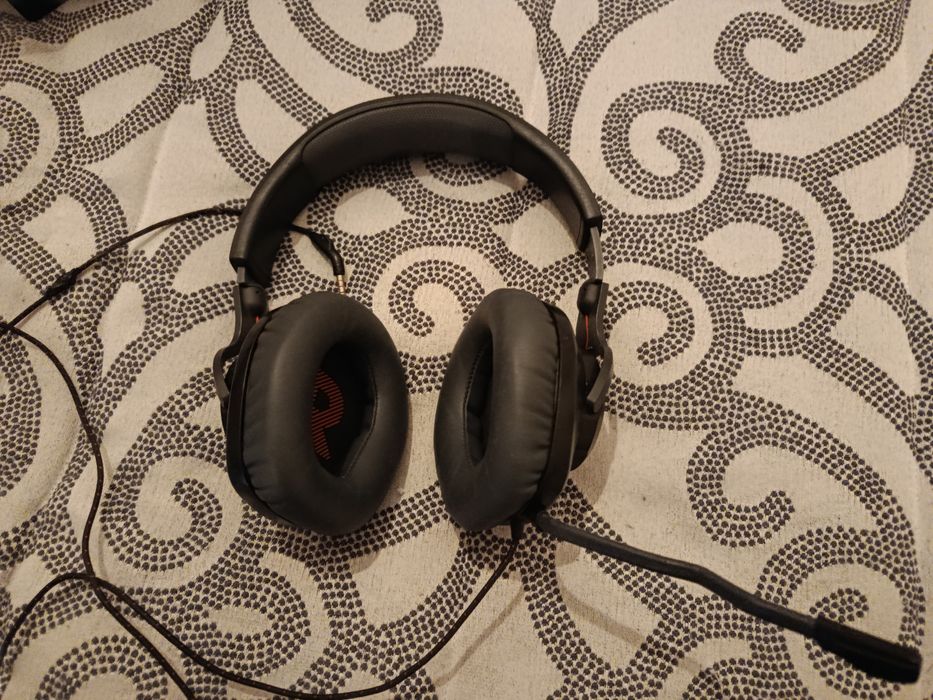 Fones JBL em bom estado