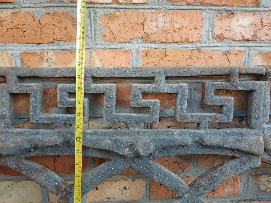 Забор. Чугунні секції.