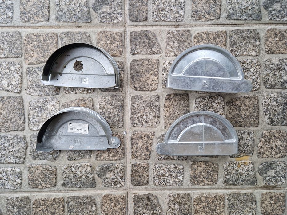 Zawiasy skobel zaślepki rynny